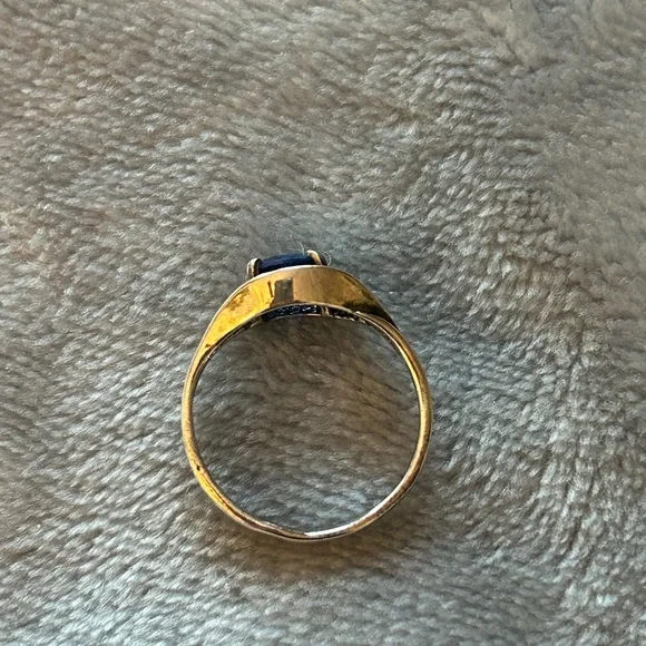 Silver ring with sapphire stone , 7.75 - Picture 4 of 5